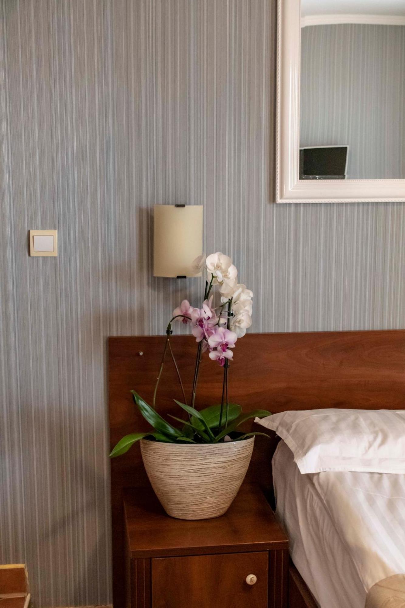 Mali Hotel Porat Будва Экстерьер фото